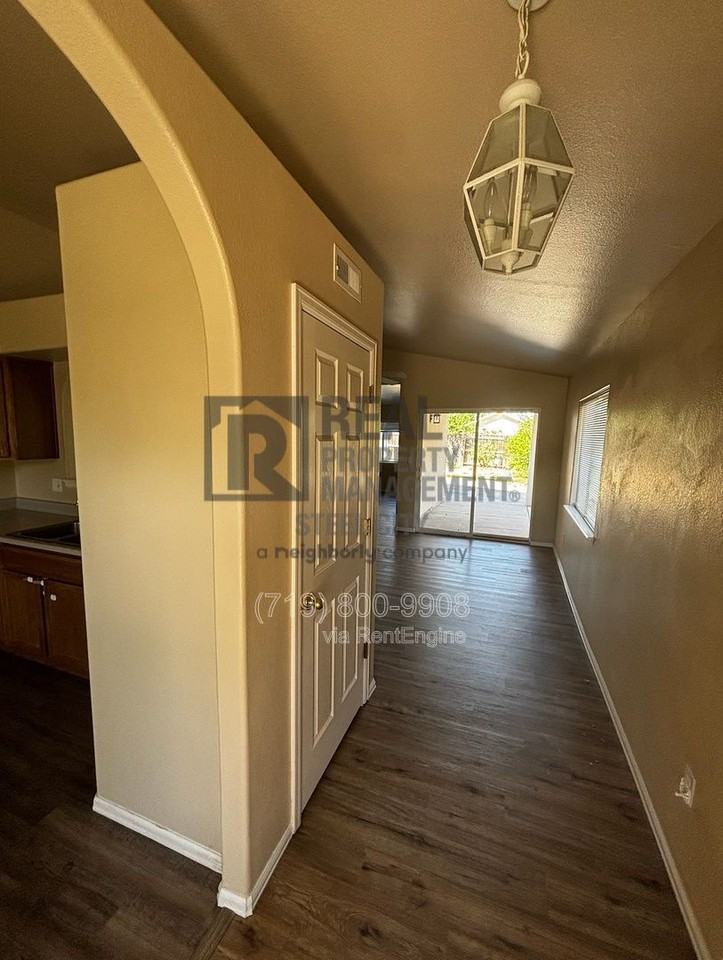 813 Ardath Ln - Photo 2 of 22