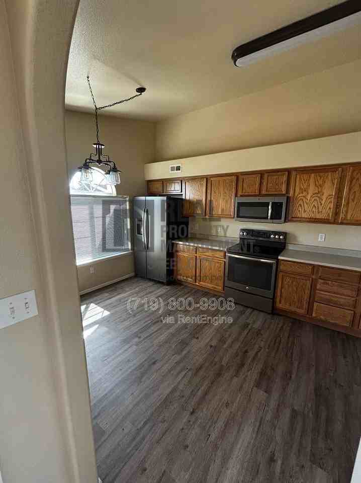 813 Ardath Ln - Photo 3 of 22