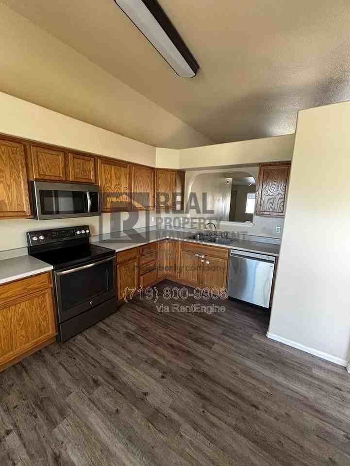 813 Ardath Ln - Photo 4 of 22