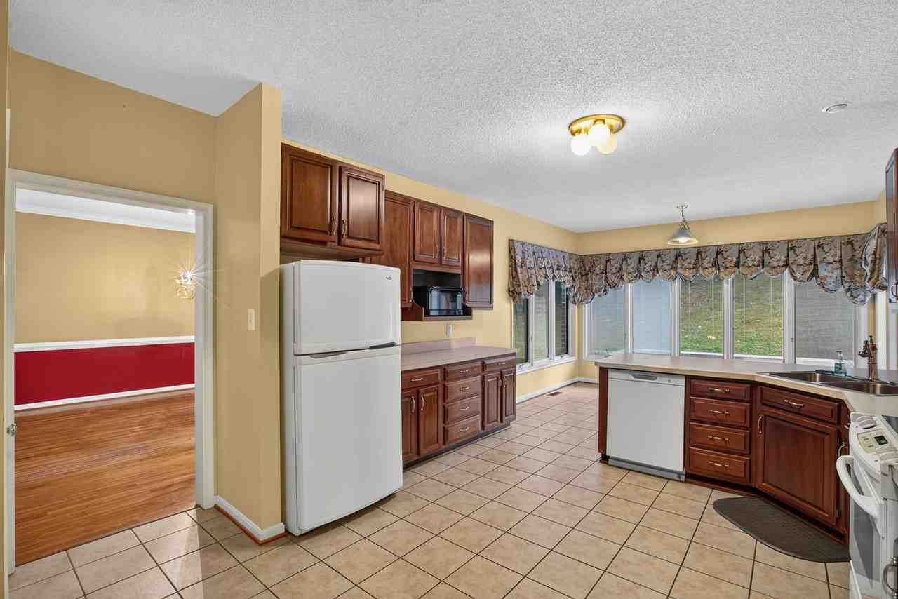 16801 Old Field Ln - Photo 2 of 17