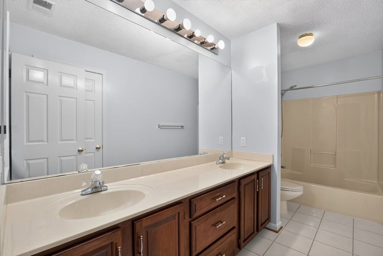 16801 Old Field Ln - Photo 4 of 17