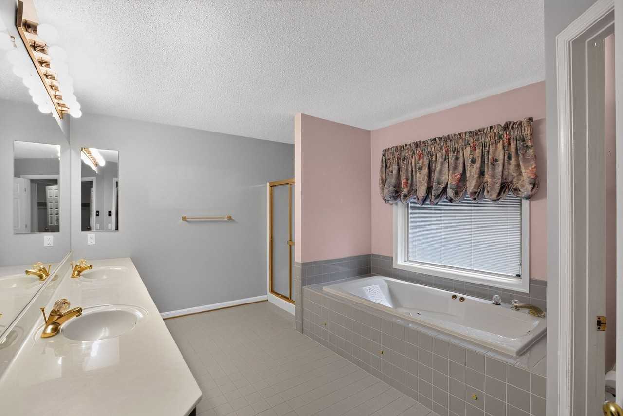 16801 Old Field Ln - Photo 5 of 17