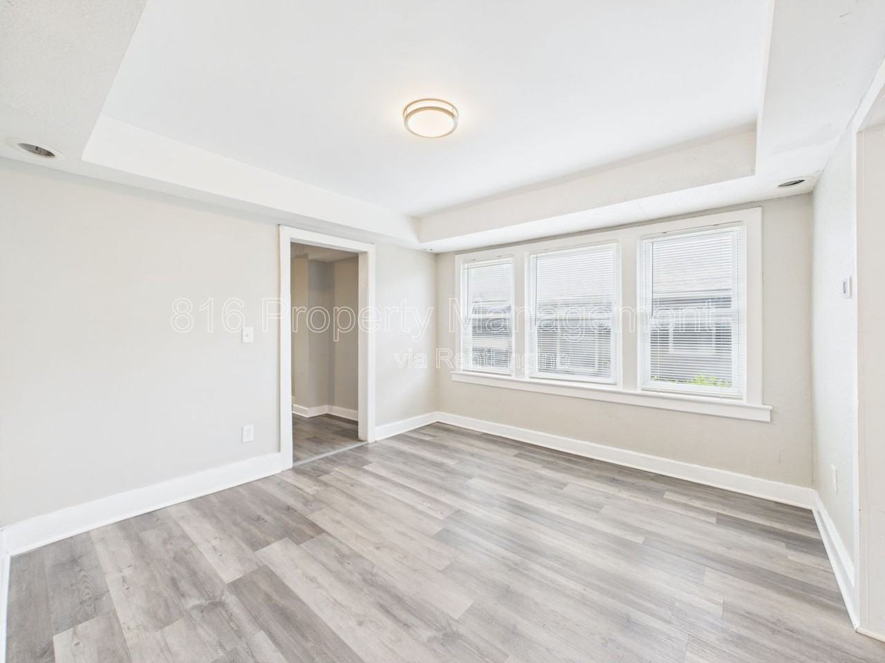 4417 Wayne Ave - Photo 4 of 29