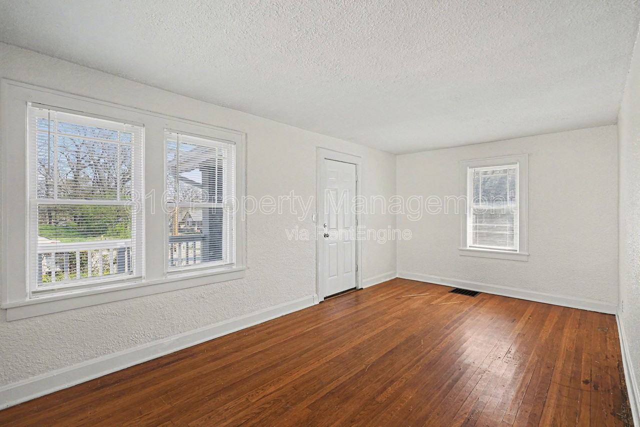 3315 E 52nd St - Photo 2 of 14