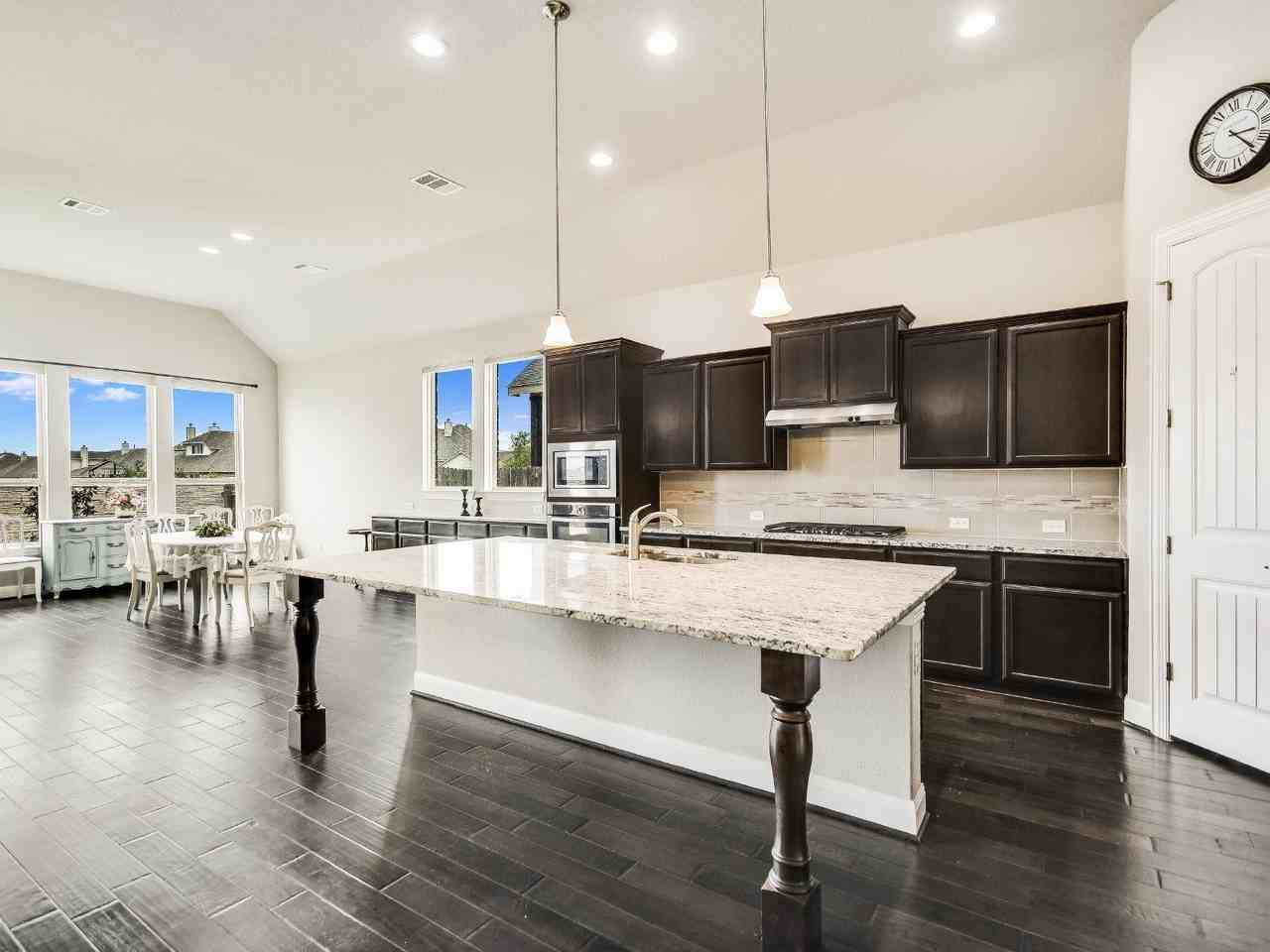 3925 Octavia Dr - Photo 7 of 25