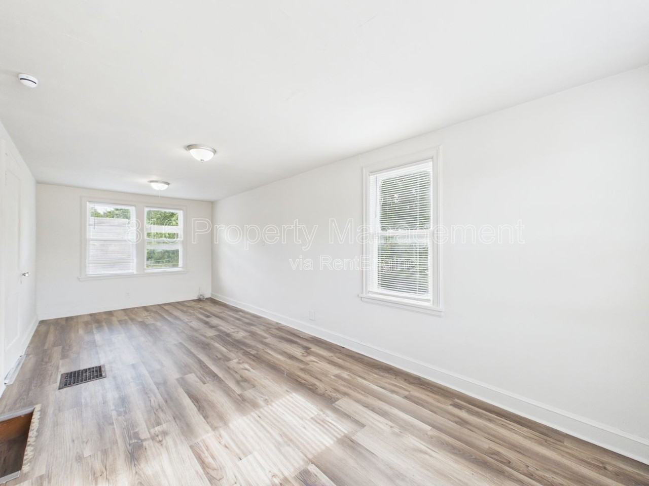 5100 Brooklyn Ave - Photo 4 of 34