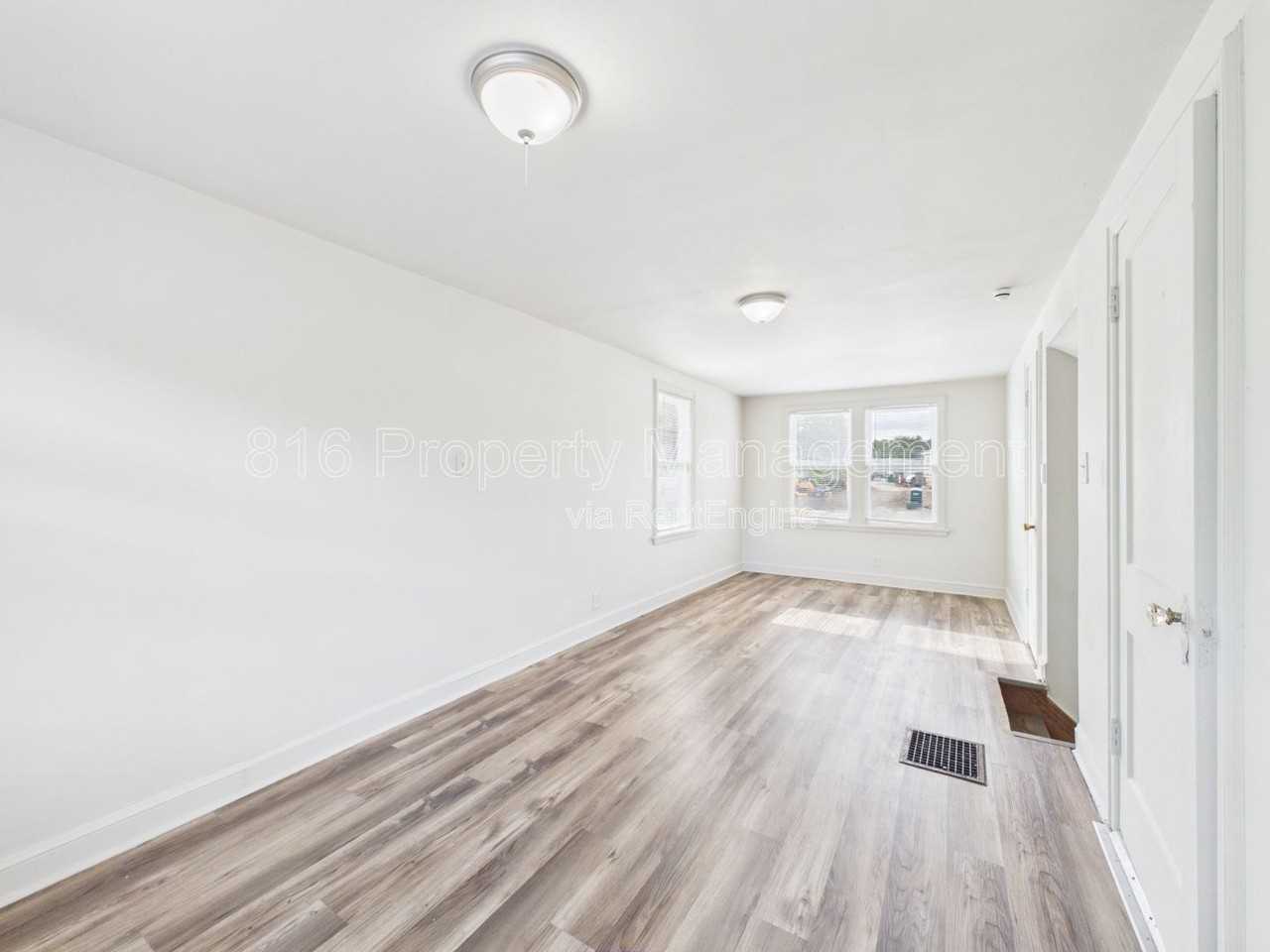5100 Brooklyn Ave - Photo 6 of 34