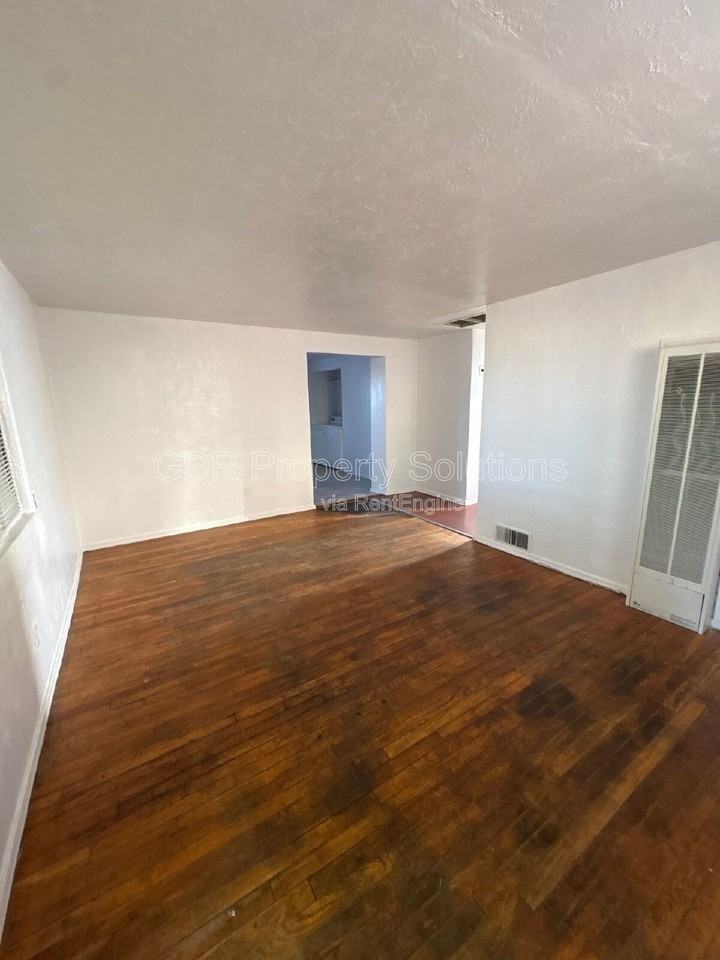 304 Texas St Ne #B - Photo 2 of 10