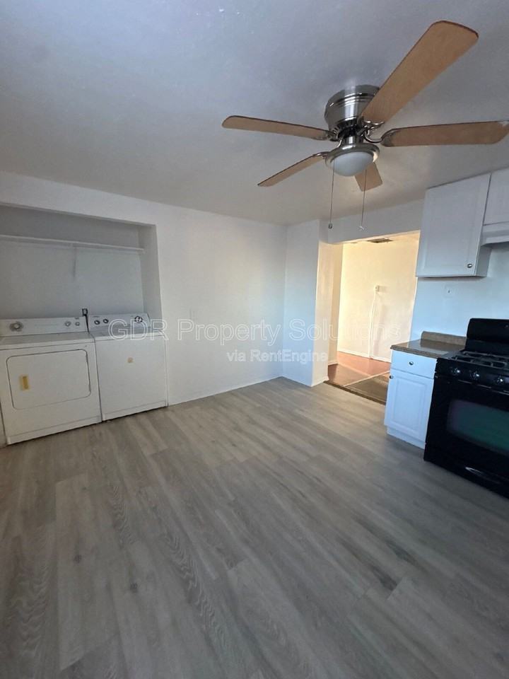 304 Texas St Ne #B - Photo 5 of 10
