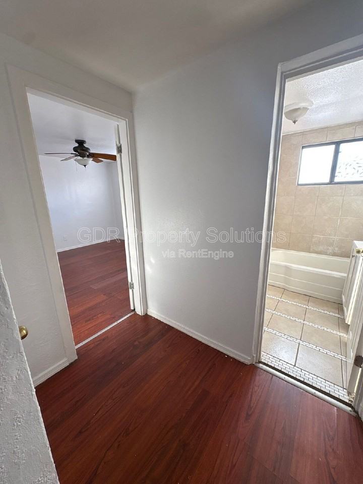 304 Texas St Ne #B - Photo 6 of 10