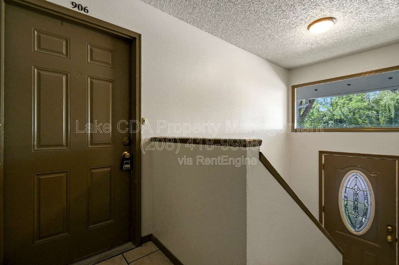 906 N 2nd St - Photo 2 of 17