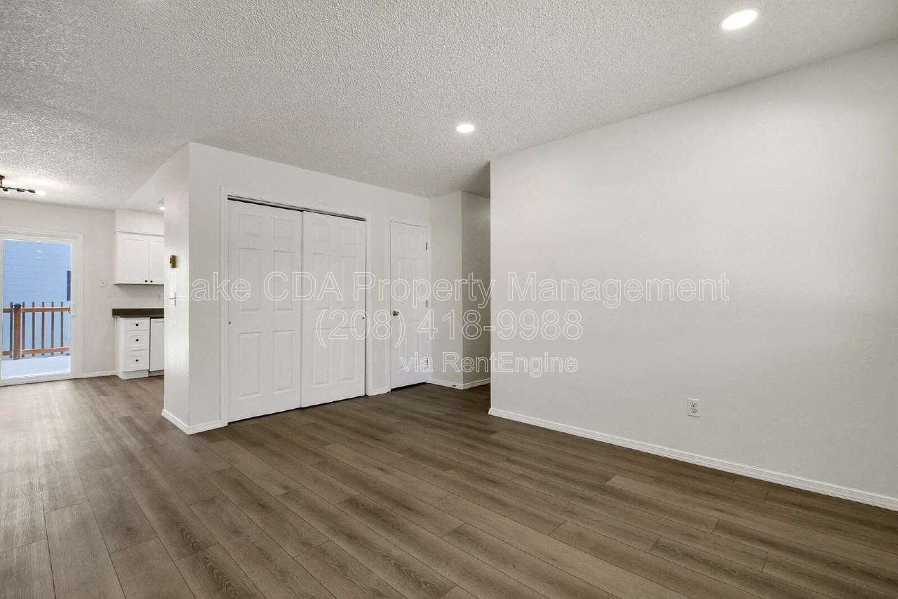 906 N 2nd St - Photo 3 of 17