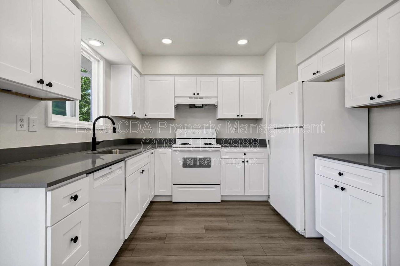 906 N 2nd St - Photo 7 of 17