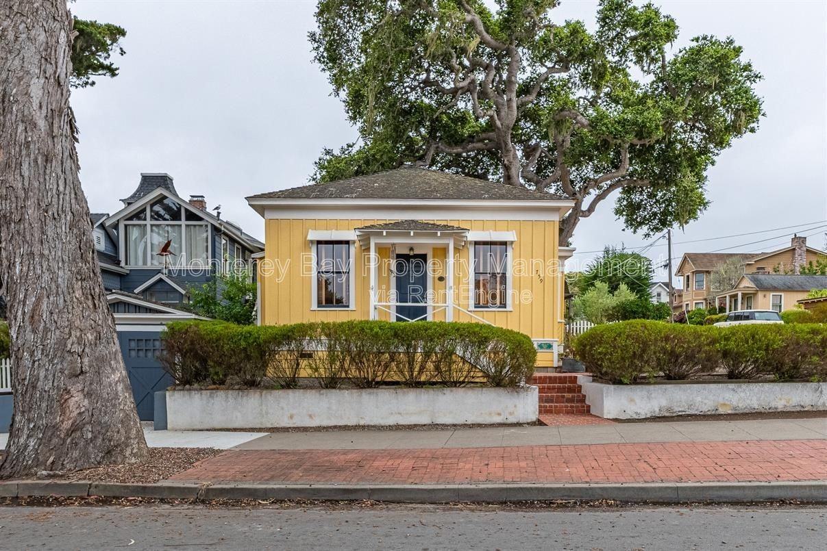 759 Lighthouse Ave - Photo 4 of 30
