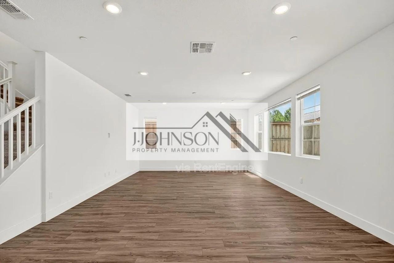 6640 Silverleaf Ct - Photo 2 of 13
