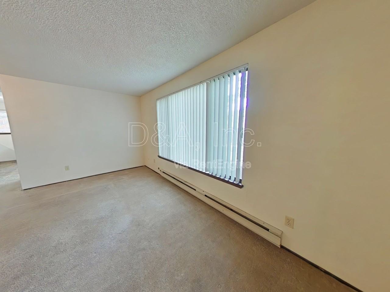 694 Nw Walnut Blvd - Photo 3 of 17