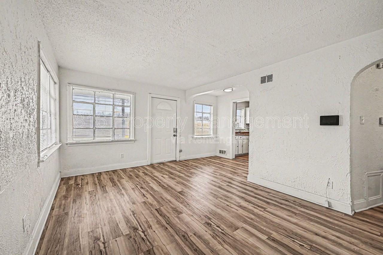 4216 Cleveland Ave - Photo 3 of 12