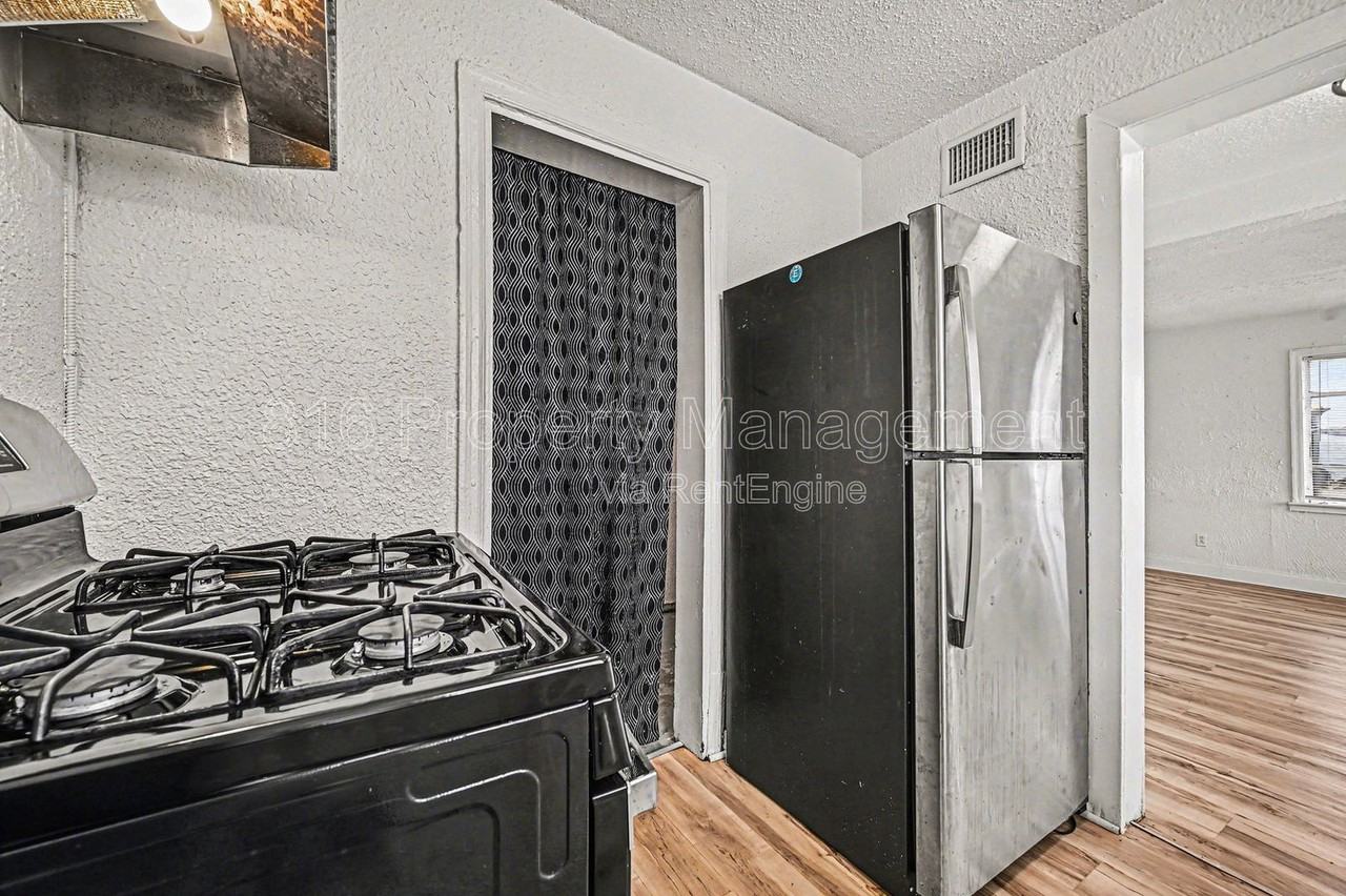 4216 Cleveland Ave - Photo 6 of 12