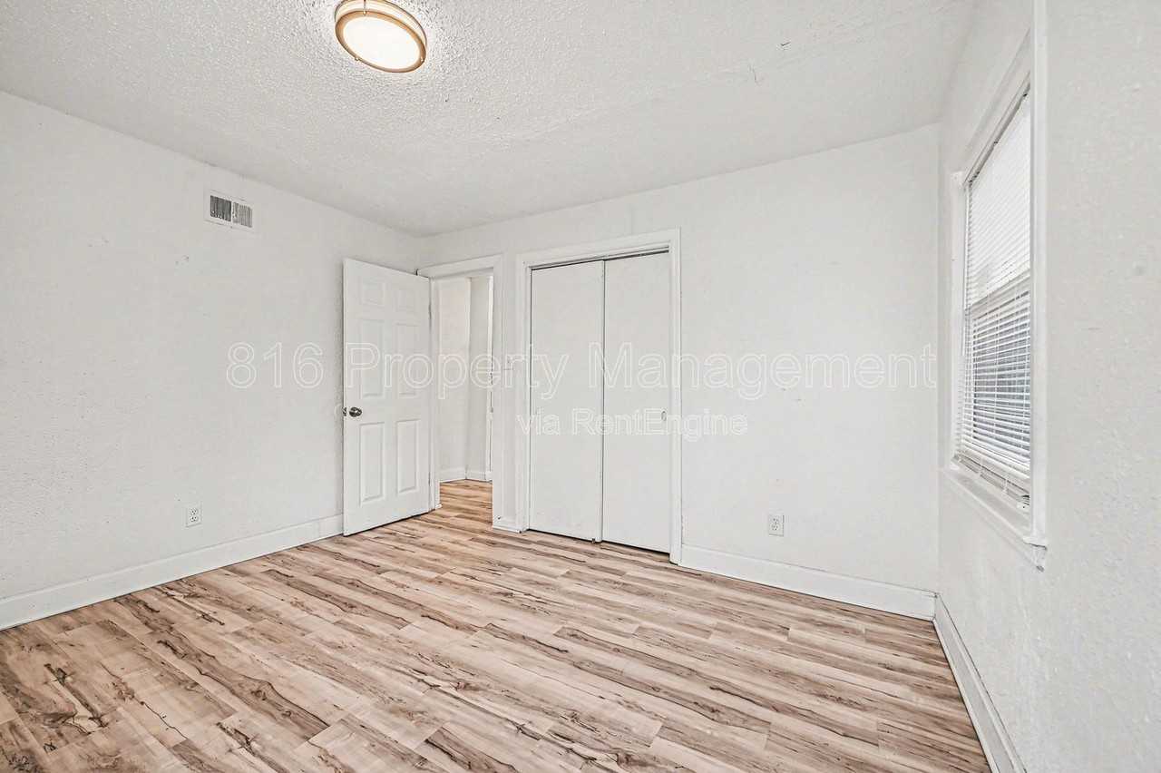 4216 Cleveland Ave - Photo 7 of 12