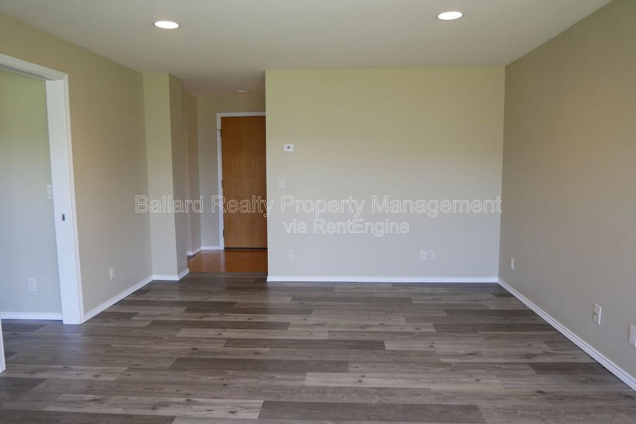 1737 Nw 64th St - Photo 6 of 31