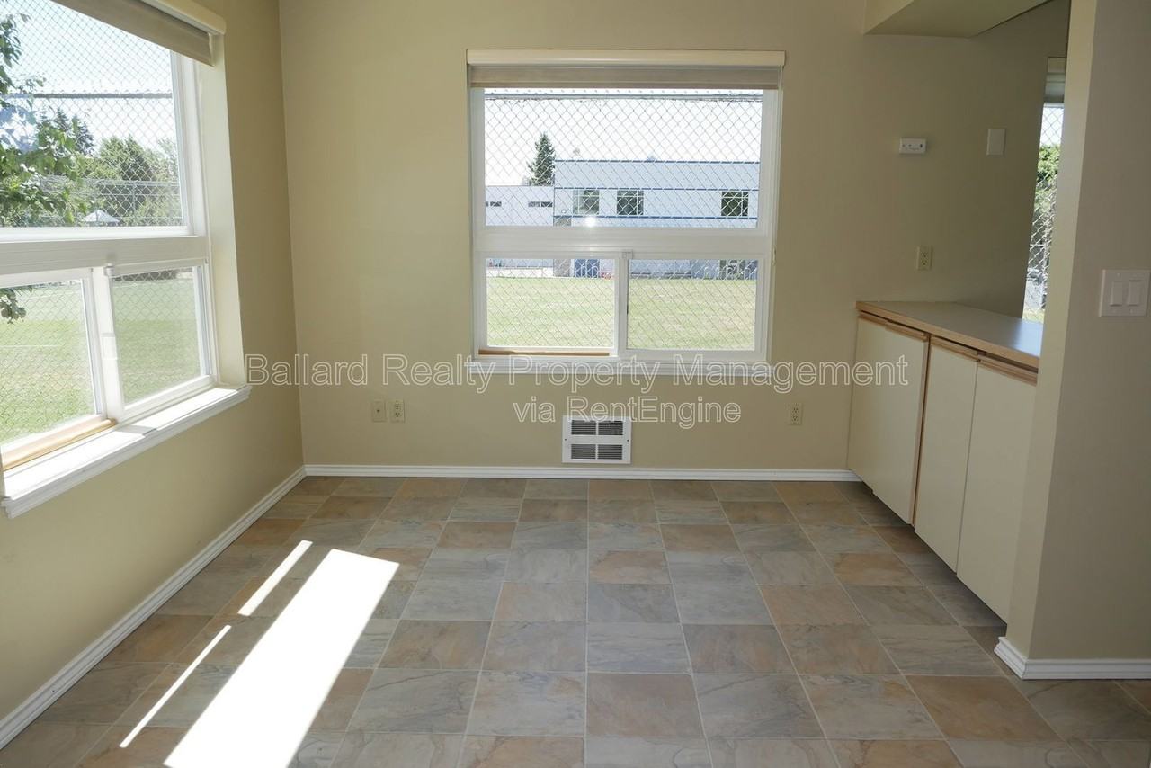 1737 Nw 64th St - Photo 7 of 31