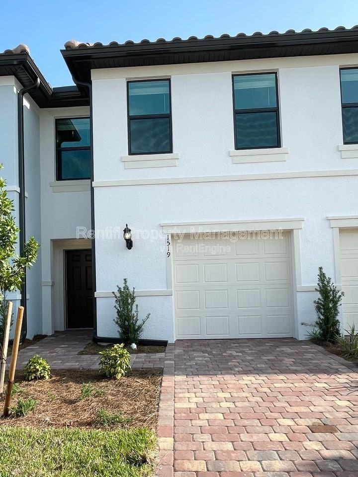 1519 Lake Jessup Cir - Photo 4 of 46
