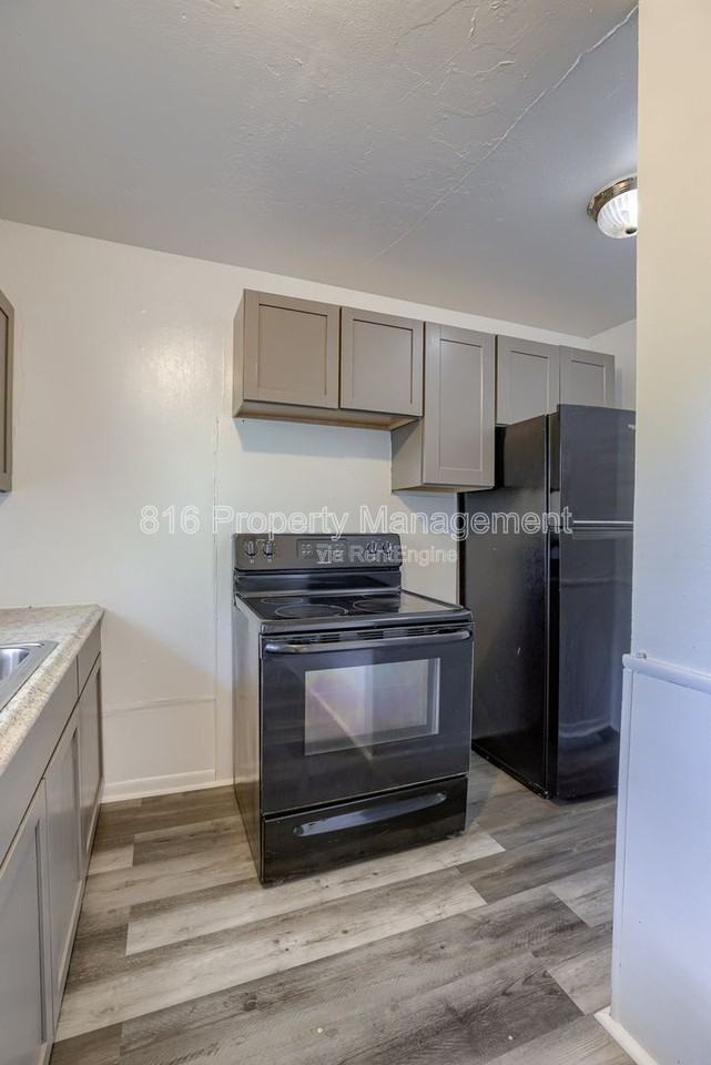 10009 Hardesty Ave - Photo 7 of 25