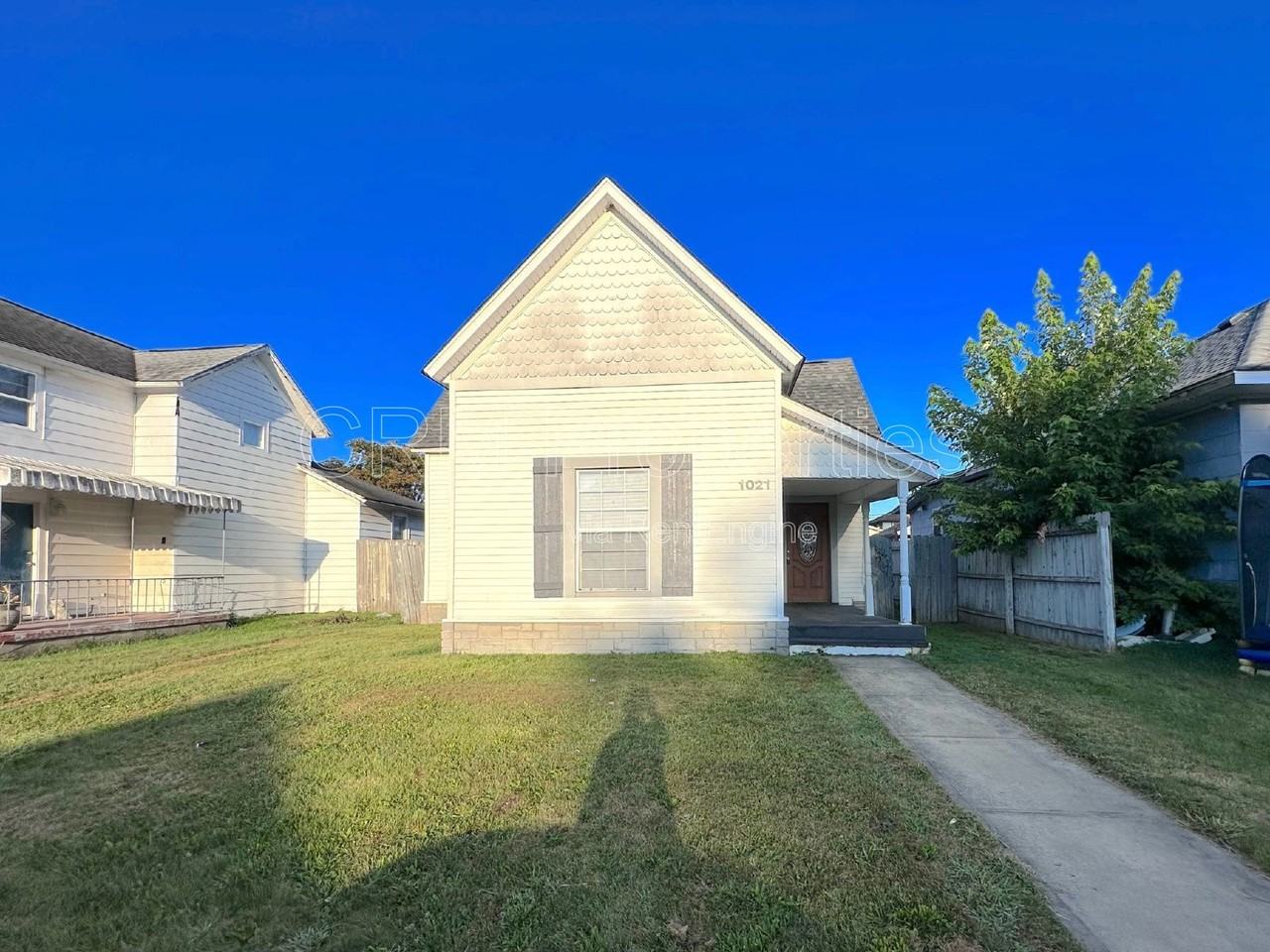 1021 S Purdum St - Photo 2 of 22
