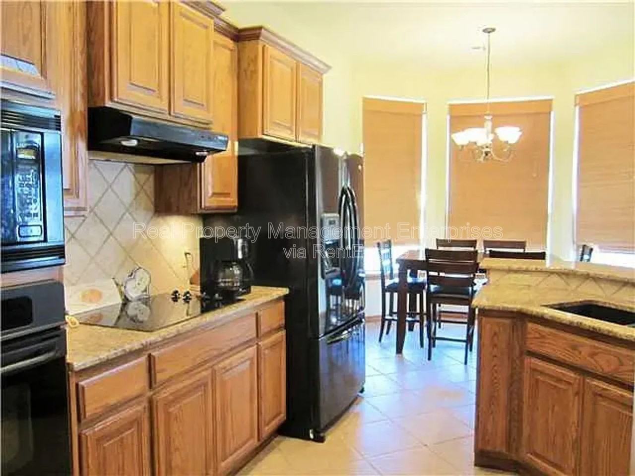 9025 Nw 92nd St - Photo 6 of 21