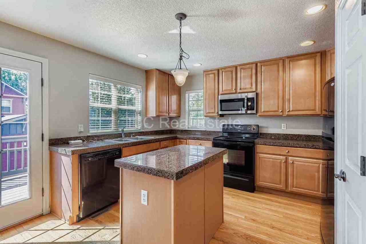 8210 E 29th Ave - Photo 2 of 11