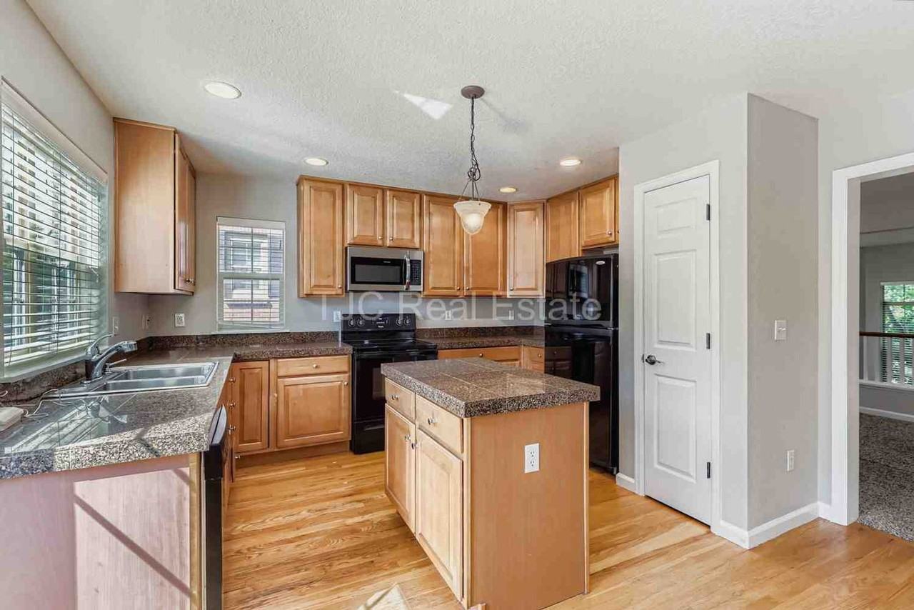 8210 E 29th Ave - Photo 3 of 11