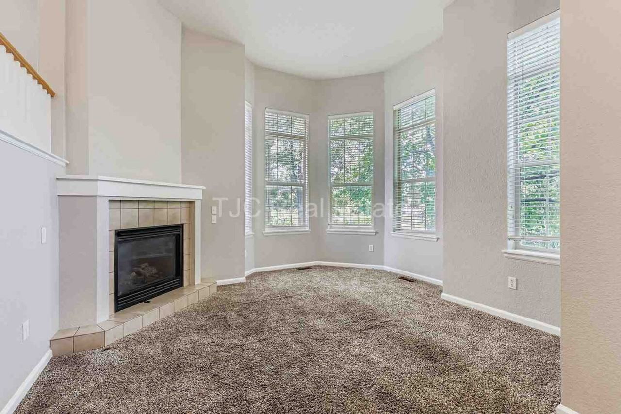 8210 E 29th Ave - Photo 5 of 11