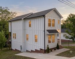 featured image of 7 Railroad St