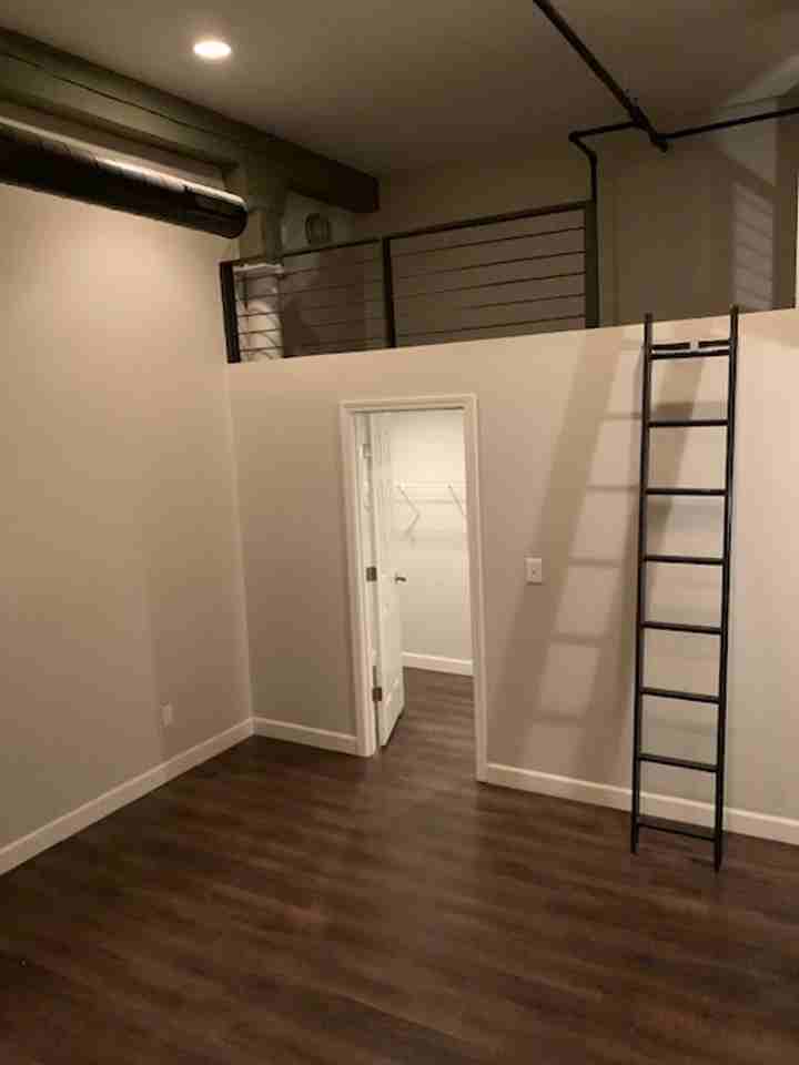 Rutger Lofts In Lafayette Square - Photo 7 of 44