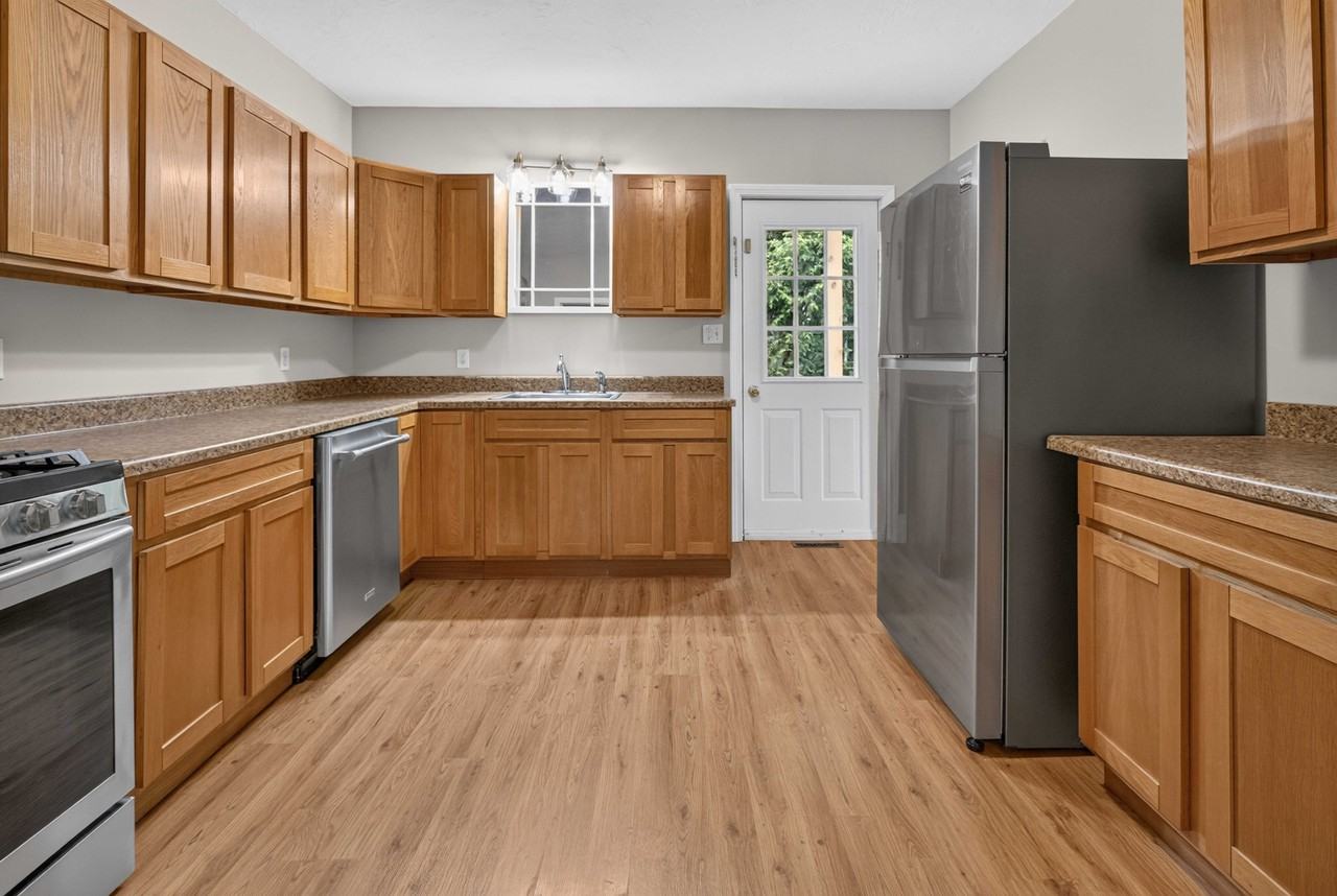 90 Oak St #1 - Photo 4 of 15