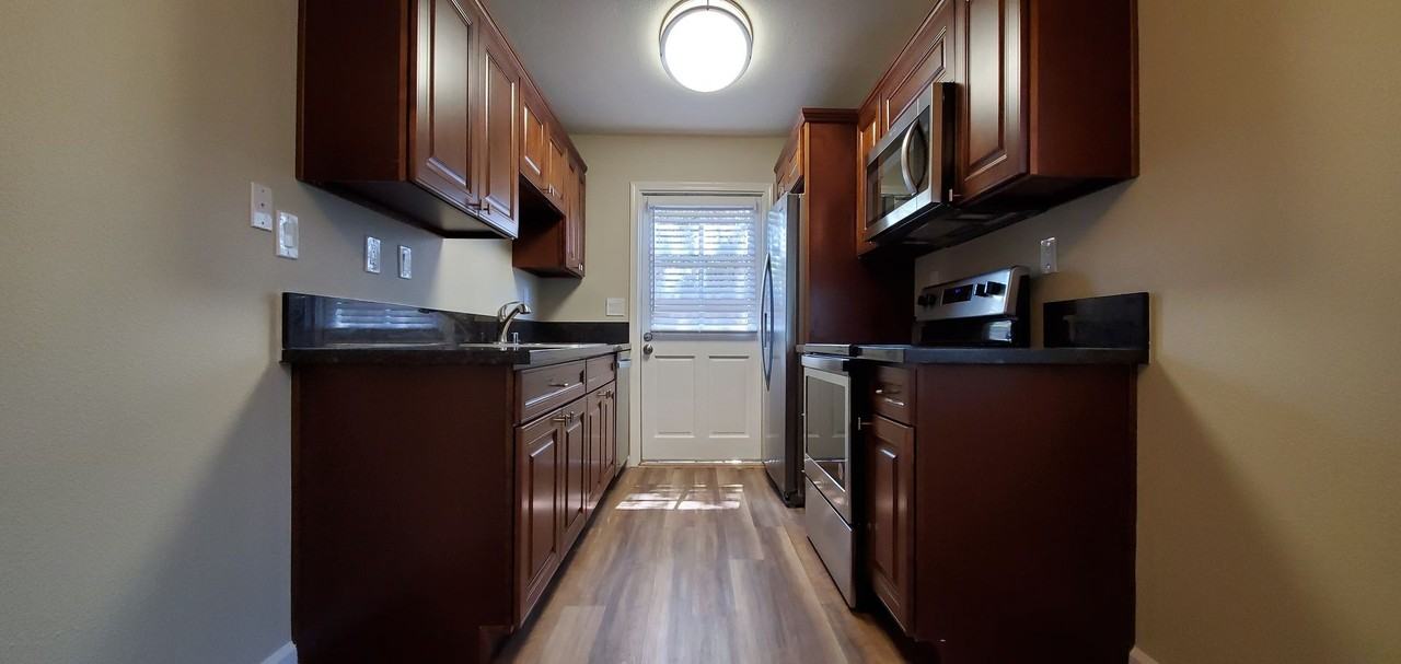 5th Avenue Apartment Homes - Photo 2 of 11