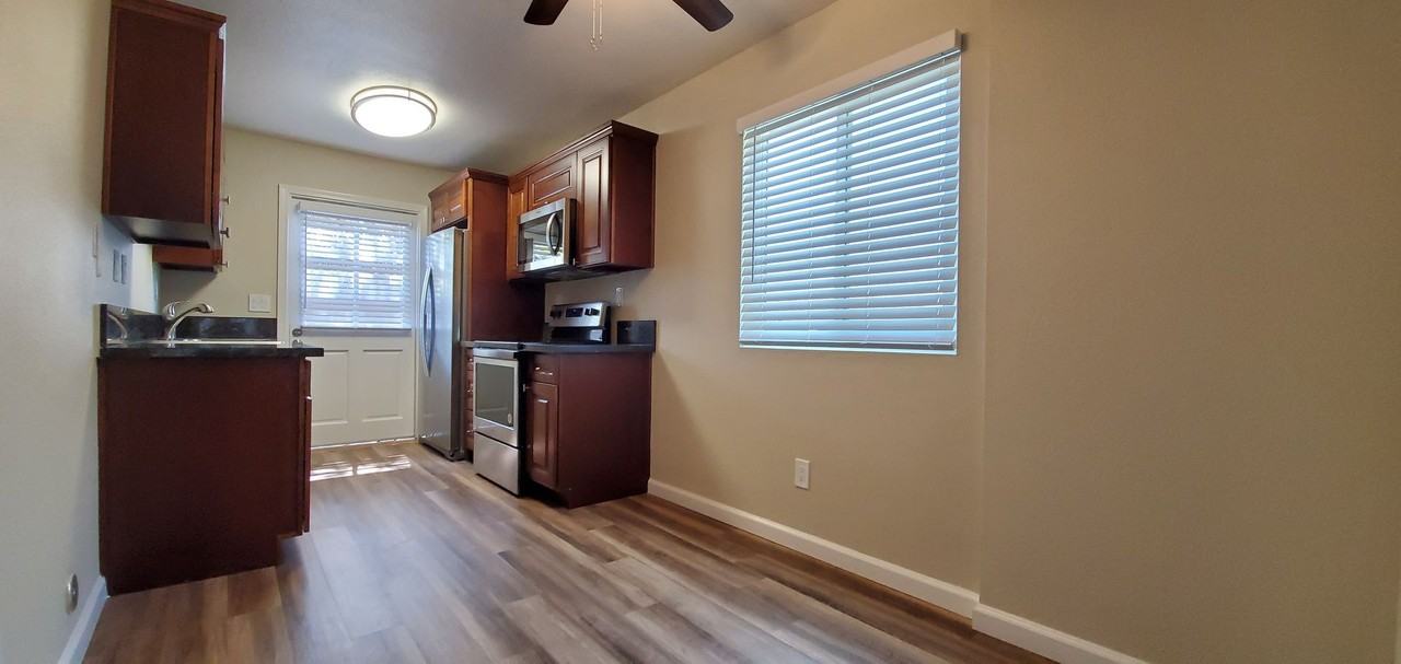5th Avenue Apartment Homes - Photo 4 of 11