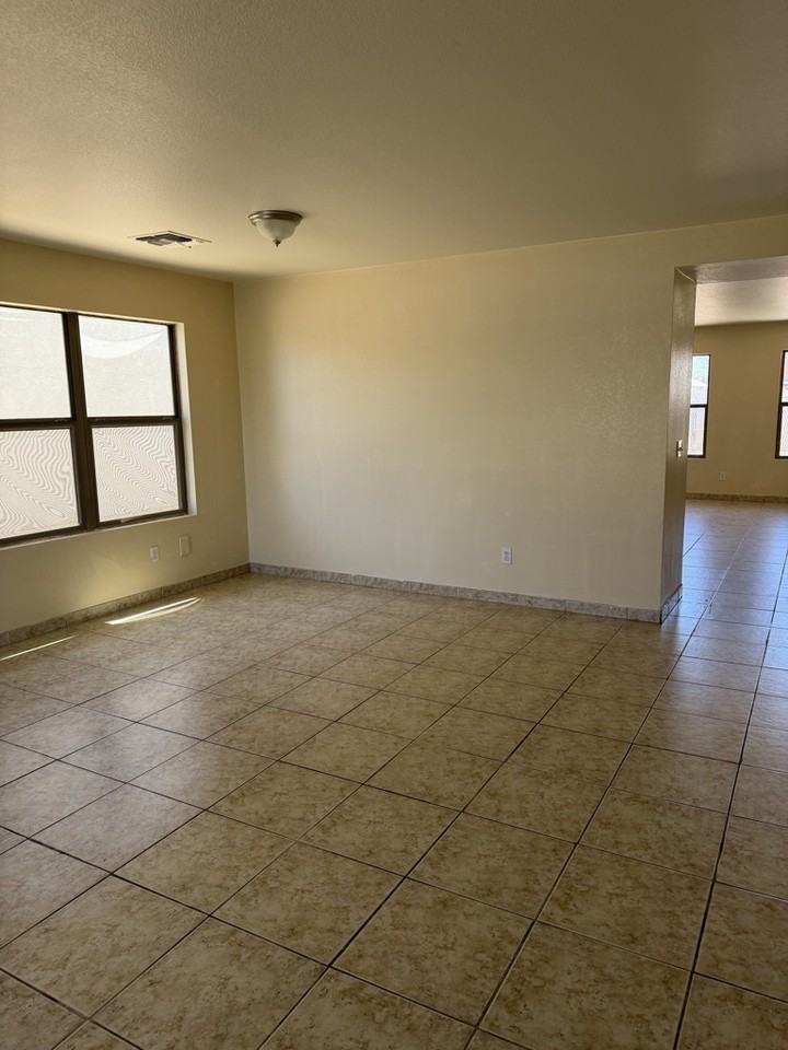 12852 N B St - Photo 5 of 22