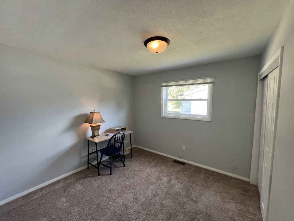 912 S 24th St - Photo 4 of 14
