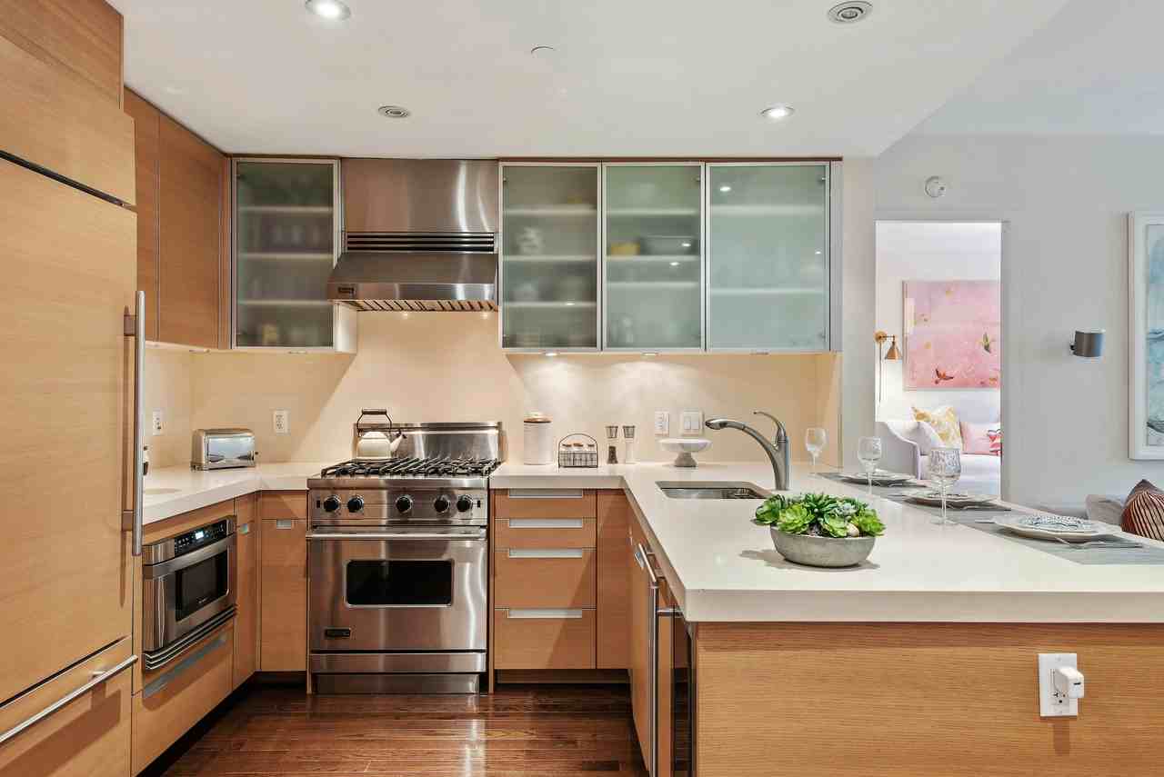 462 W 58th St #1A - Photo 3 of 9