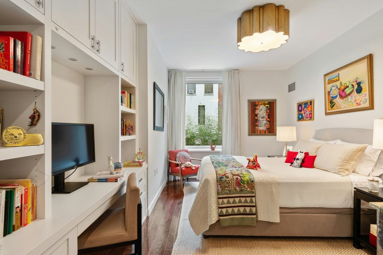 462 W 58th St #1A - Photo 5 of 9