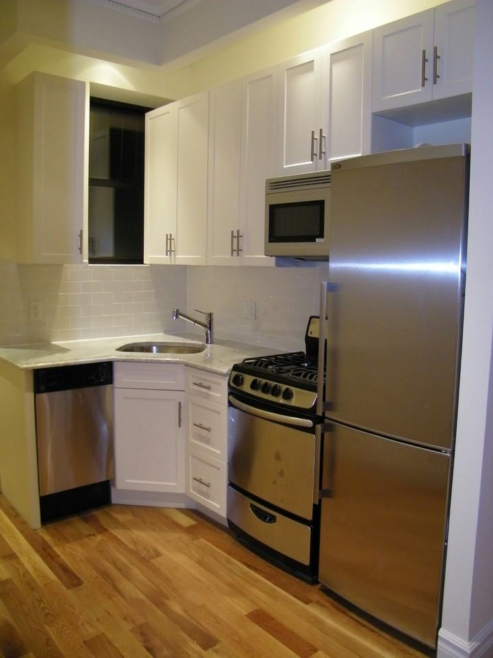 283 W 11th St #1W - Photo 2 of 11