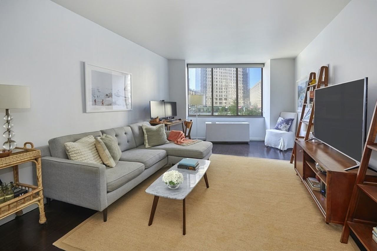 5 E 22nd St #4G