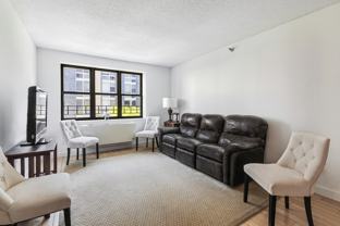 516 W 47th St #N3A - Photo 1 of 1