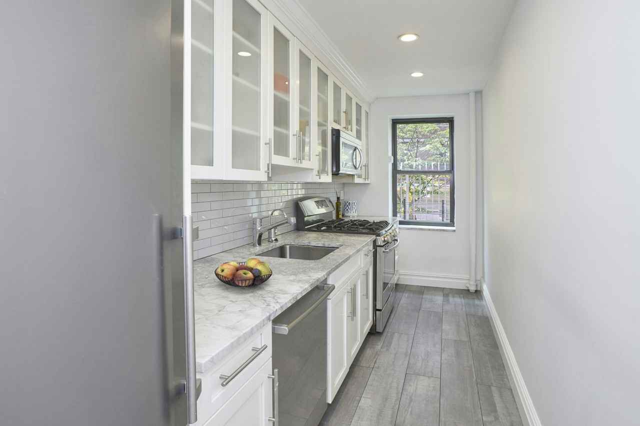 402 E 74th St #4G - Photo 3 of 7