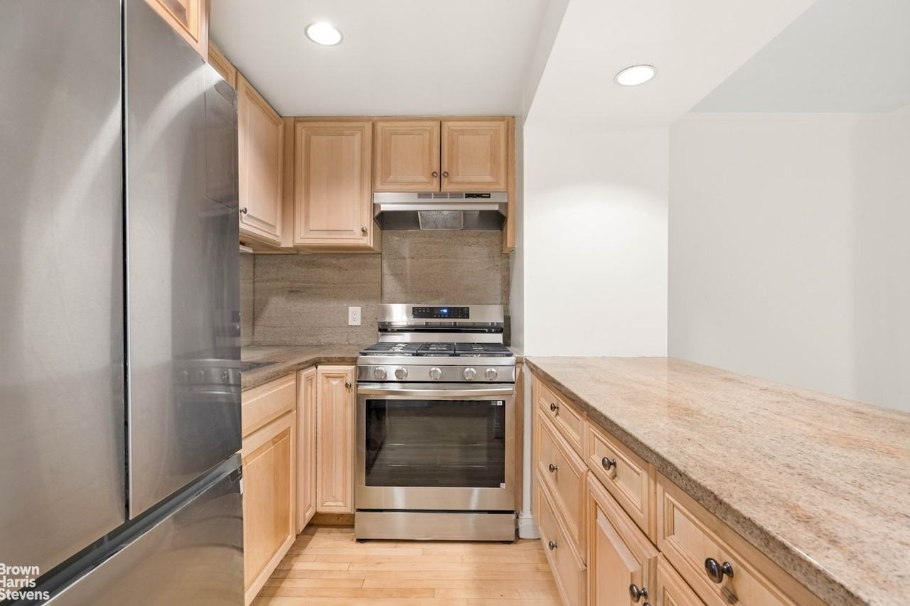 228 W 138th St - Photo 3 of 8