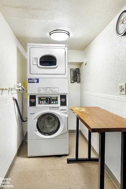 215 E 24th St #312 - Photo 6 of 10