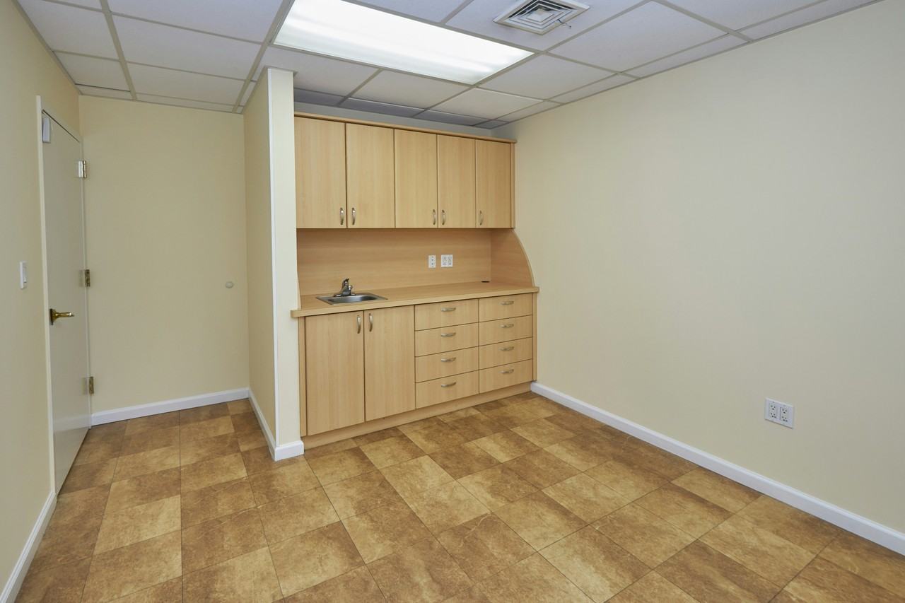3533 Riverdale Ave #1 - Photo 4 of 9