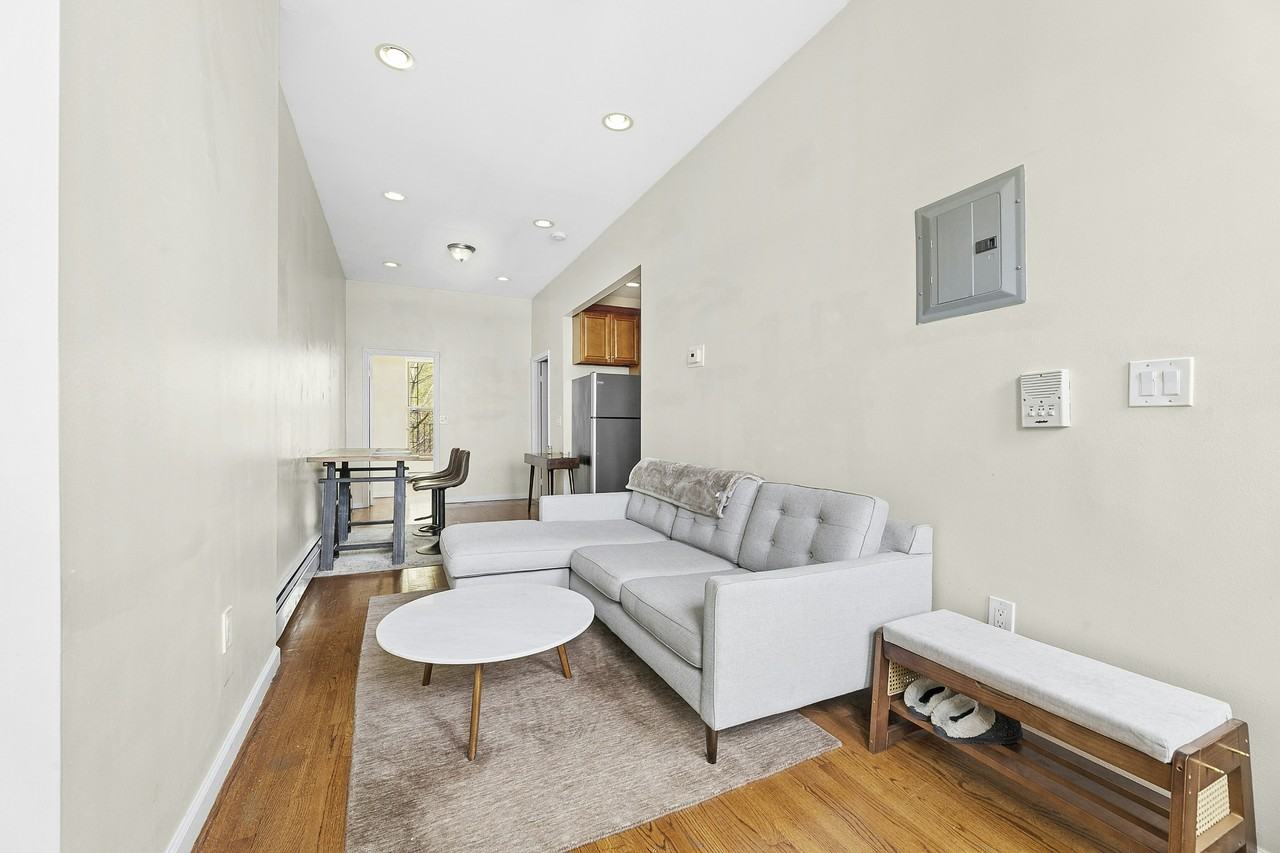 305 W 123rd St #3