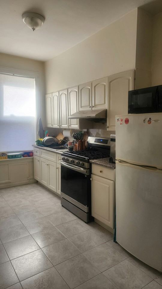 615 18th St #2R - Photo 5 of 10
